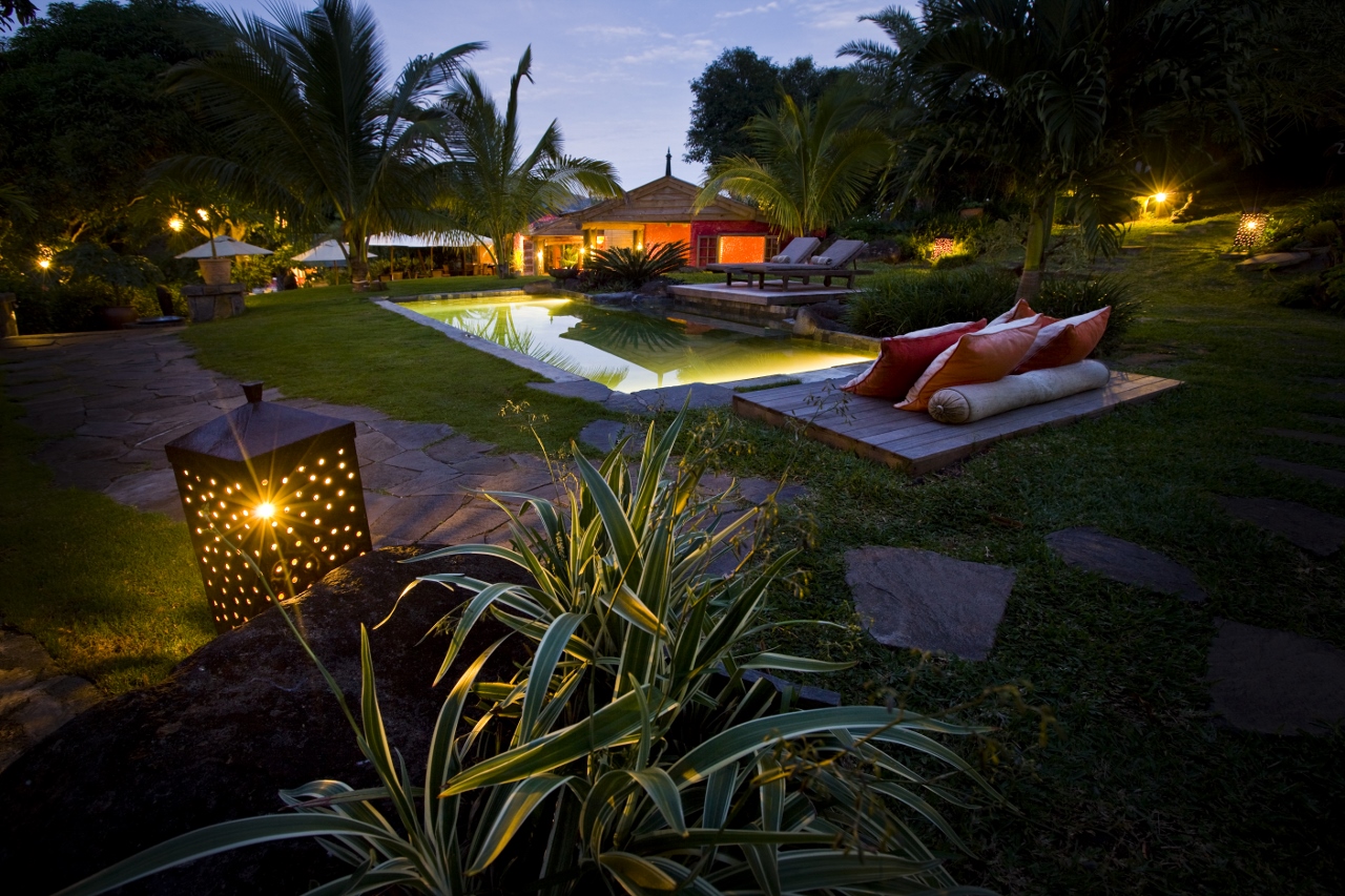 Lakaz Chamarel Gardens by night
