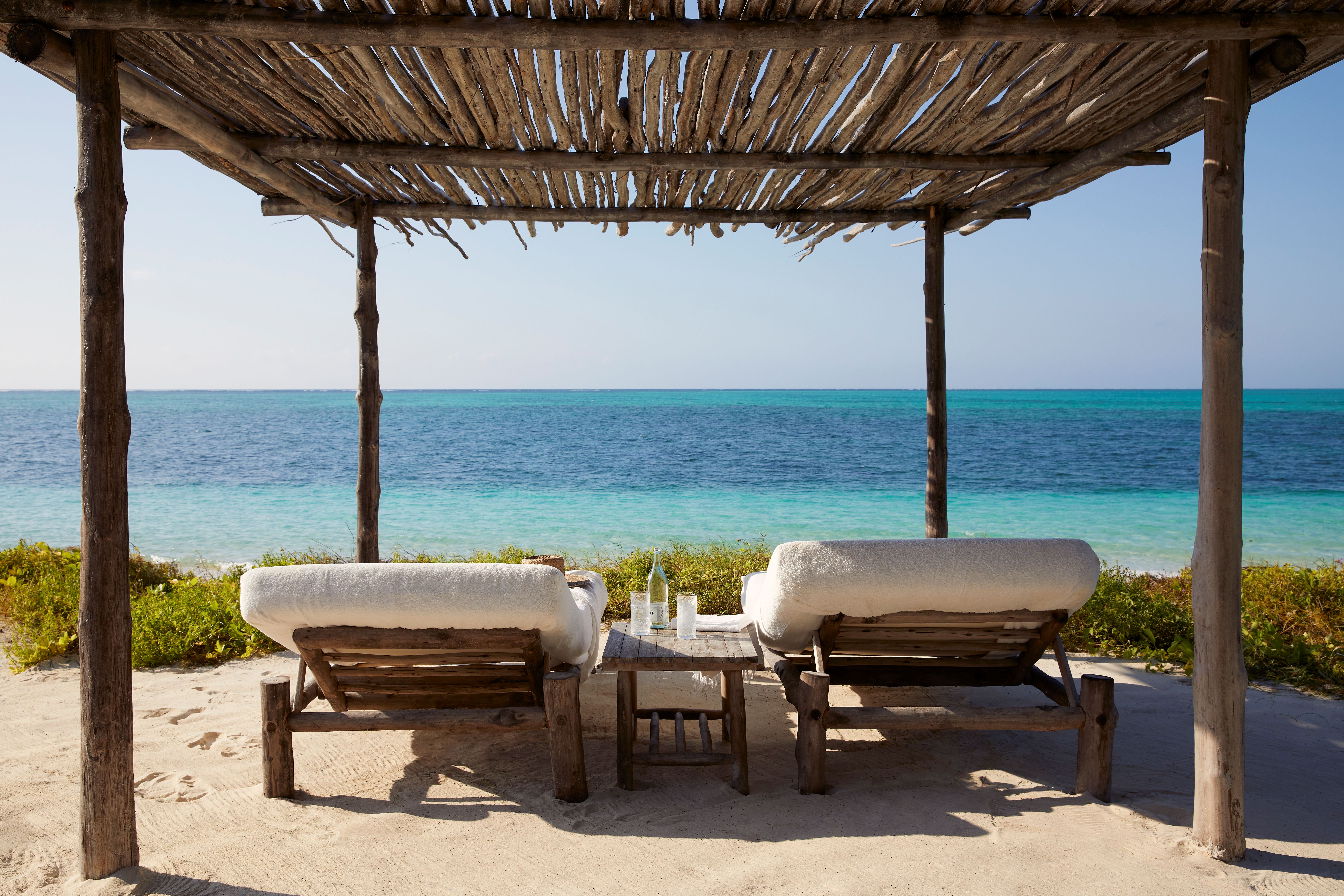 Relaxing by the sea at Fanjove