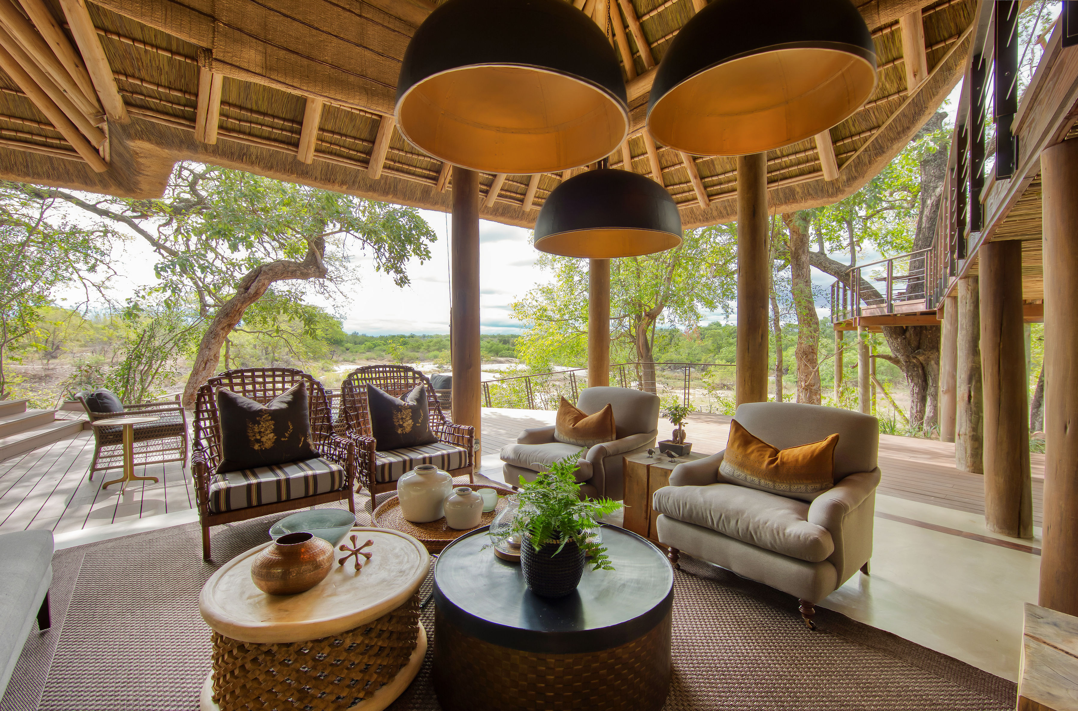 Main Lounge at Dulini Leadwood