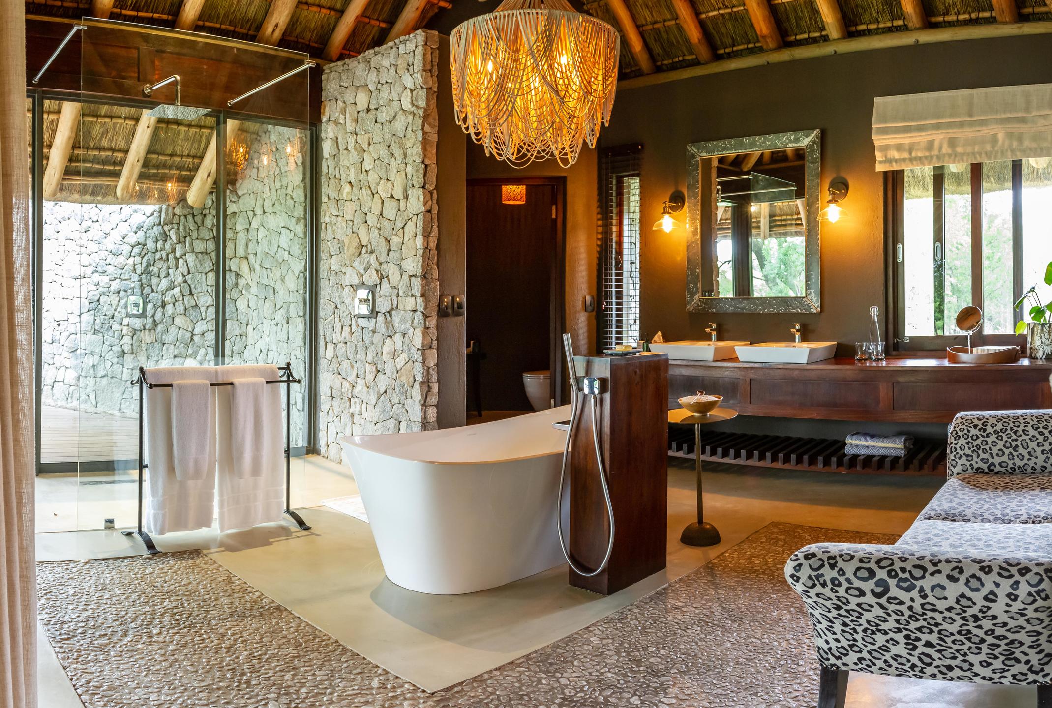 Incredible bathroom at Dulini Leadwood in the sabi sands